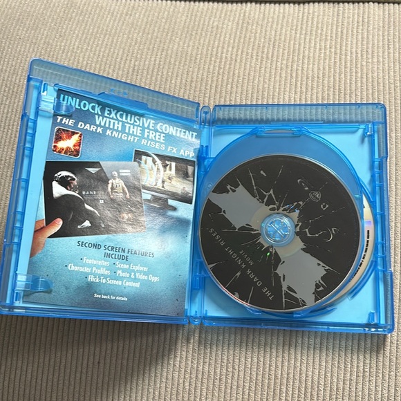 The dark Knight rises Blu-ray and DVD combo - Picture 2 of 2